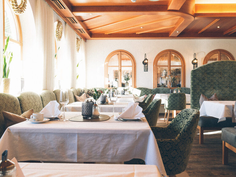 Gedeckter Tisch im Restaurant des Hotel Eibl-Brunner.
