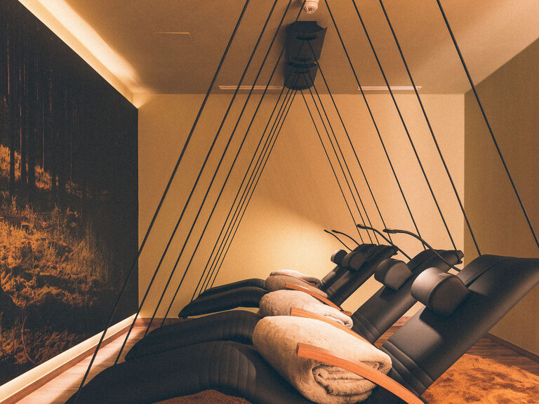 Entspannende Hängeliegen im Ruheberich des Hotel Eibl-Brunner.