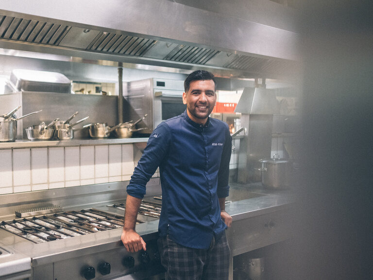 Koch im Restaurant des Hotel Eibl-Brunner.