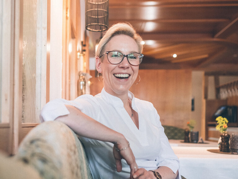 Kosmetik und Massage Mitarbeiterin Hotel Eibl-Brunner.