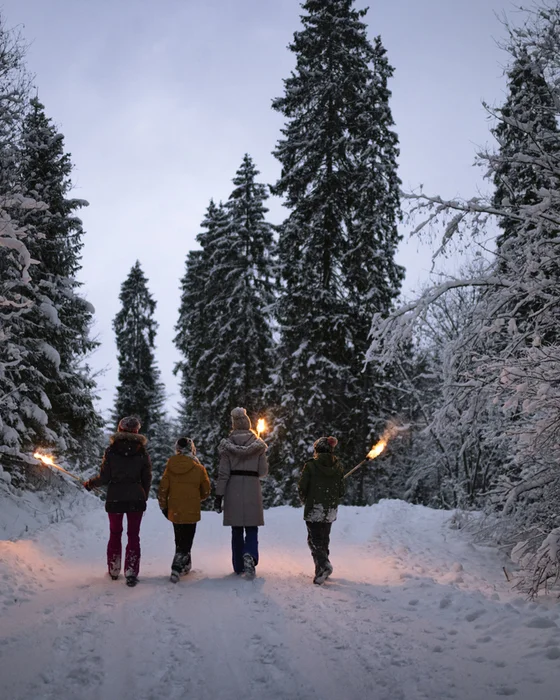 Fackelwanderung durch die Winterlandschaft
